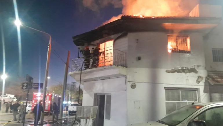 Fatal incendio en Neuquén: confirman otra víctima y ya son cuatro