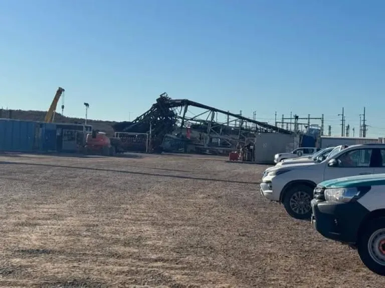 Operado por Shell, colapsó una torre de perforación durante maniobra en un yacimiento