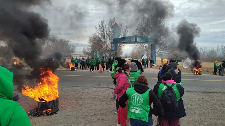 Hubo protestas sobre Ruta 22 en defensa del INTA
