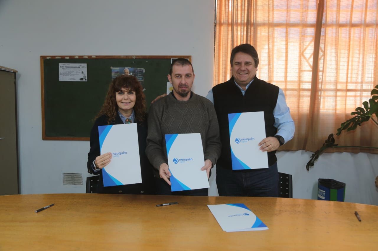 La Municipalidad y el colegio San José Obrero renovaron el convenio para fabricar mobiliario para la ciudad