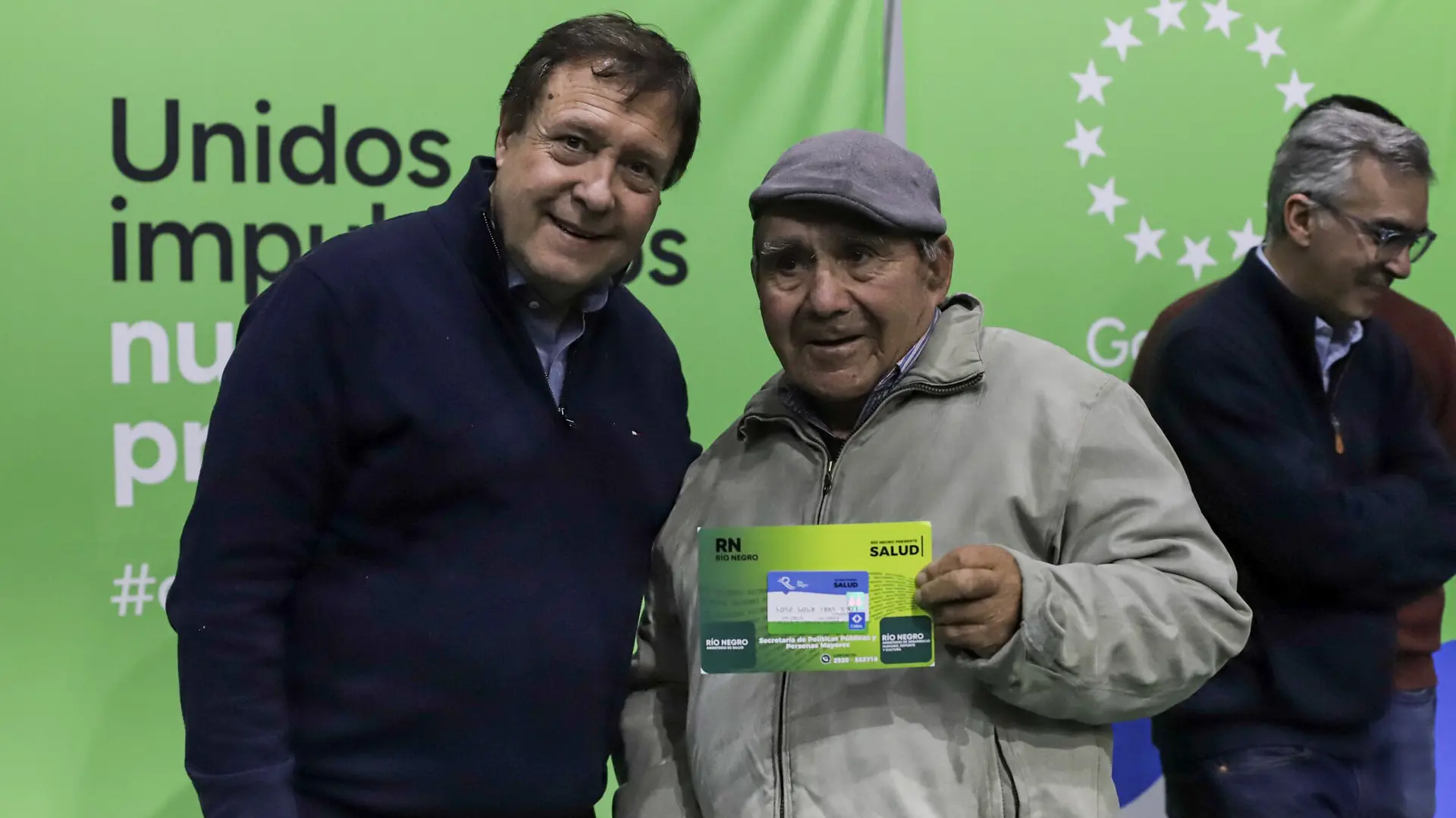 La Provincia entregó tarjetas de salud, aportes y escrituras en Chichinales