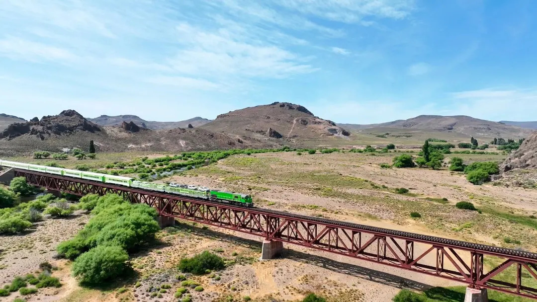 Weretilneck anunció la compra de una nueva locomotora para Tren Patagónico.