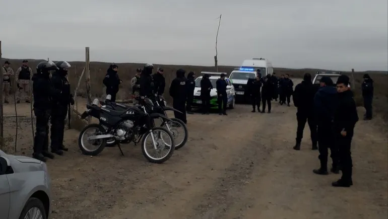 Hallazgo del cuerpo enterrado en lago Pellegrini: por estas horas continua la investigación