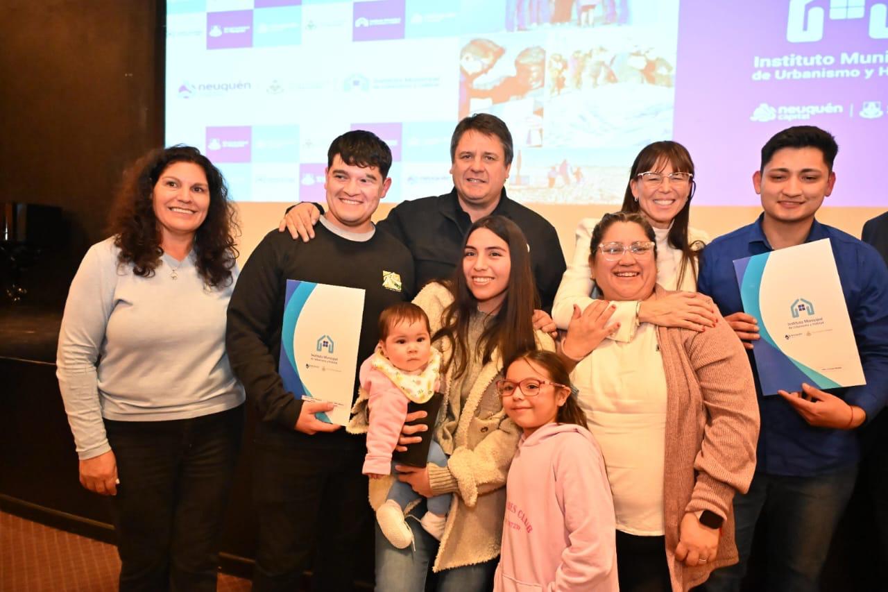 El municipio entregó 114 nuevas adjudicaciones a familias neuquinas