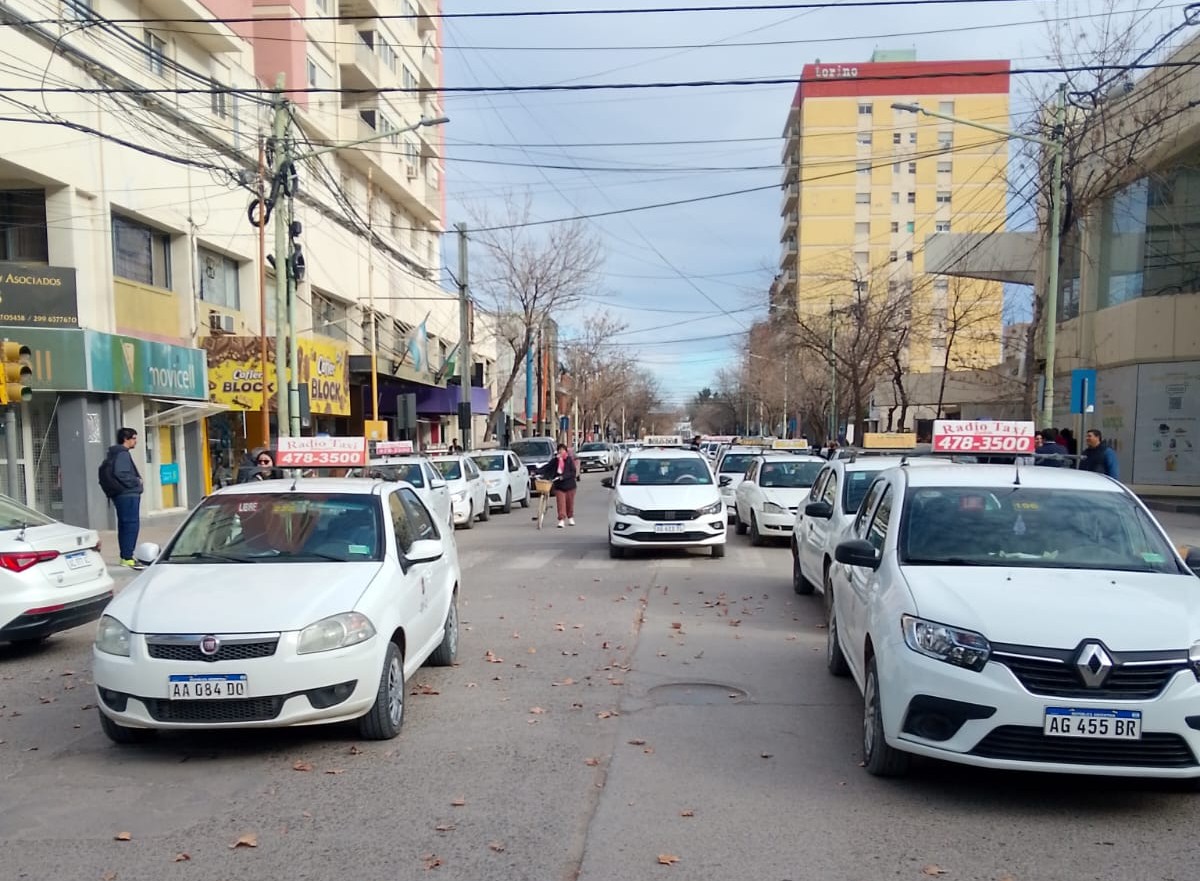 Luego de la protesta Buteler recibió a taxistas