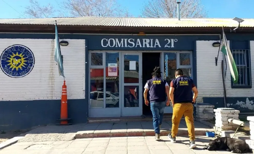 Policías detenidos en Roca: usaban su uniforme y el arma para cometer asaltos en Cipolletti