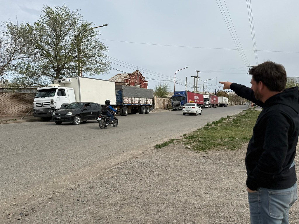 Cipolletti: desde el 1 de diciembre se prohibirá el estacionamiento de camiones sobre calle Tres Arroyos