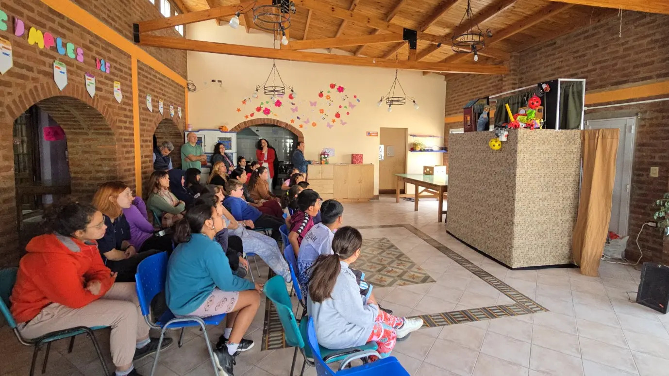 Títeres contra el Dengue: aventura y prevención para estudiantes