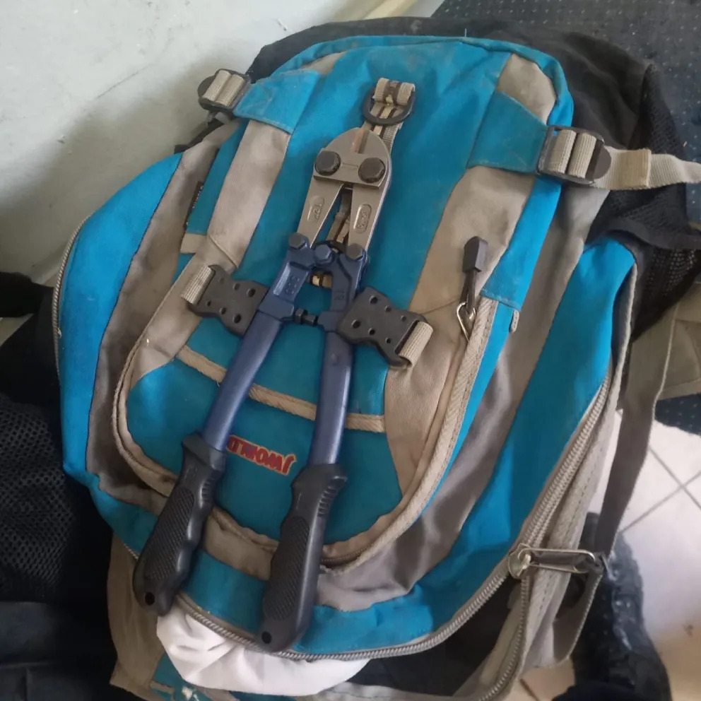 Andaba con una tijera rompecandados por el centro y terminó detenido