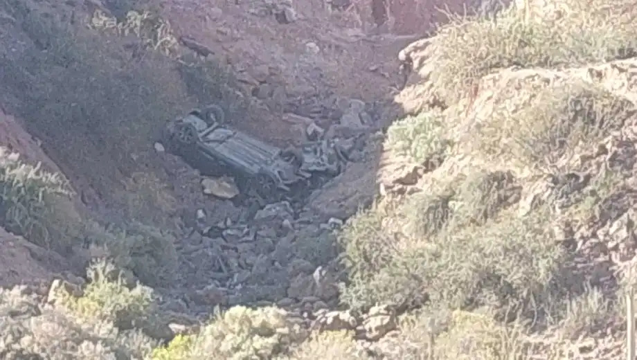 Tragedia en Neuquén: una persona murió tras caer con su auto por la Bajada de Maida