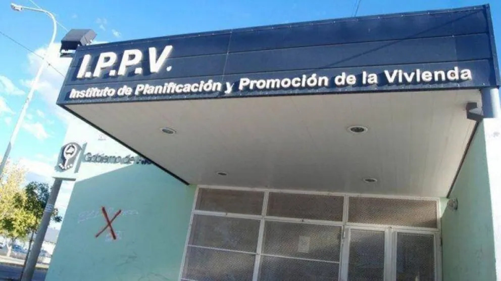Usurpó una vivienda del IPPV en Cipolletti y se retiró antes del desalojo