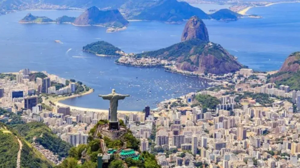 Los argentinos reprograman viajes y las aerolíneas flexibilizan vuelos por la crisis en Brasil