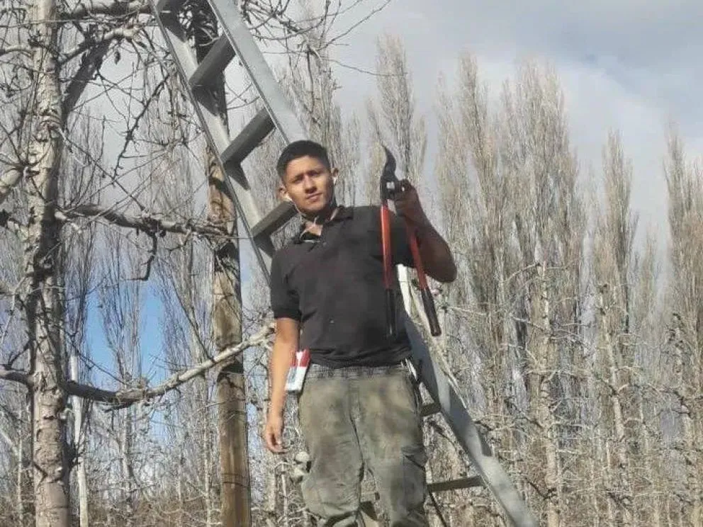 Viajó desde Salta a Roca por trabajo, su familia no logra contactarlo y piden colaboración