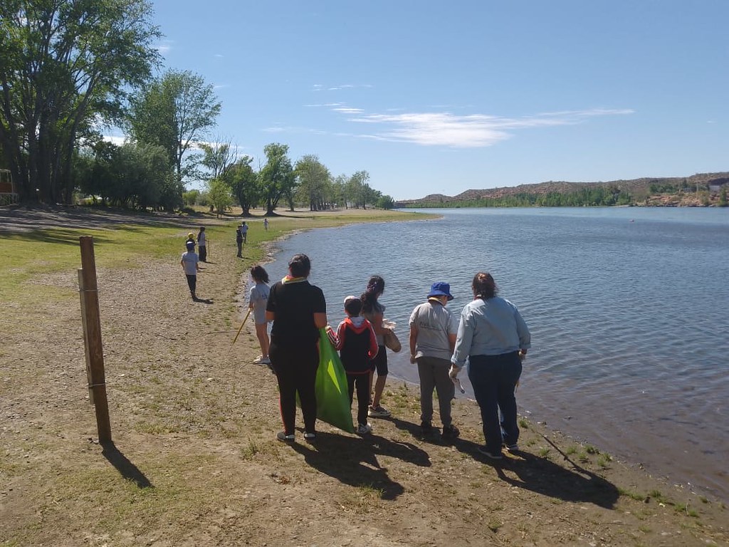 Jornada de Limpieza del Río Negro en la Isla Jordán