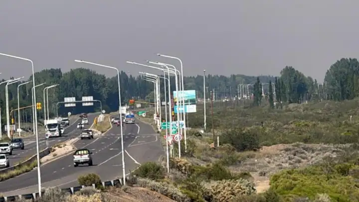 Neuquén amaneció cubierto de humo: de dónde proviene y por qué afecta a varias ciudades