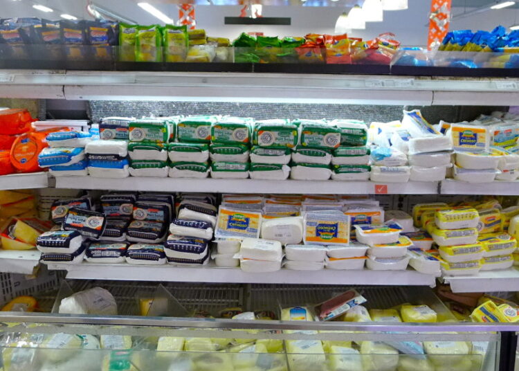 ANMAT y SENASA aconsejan no consumir un queso de todos los días, bajo alerta sanitaria por riesgo bacteriano