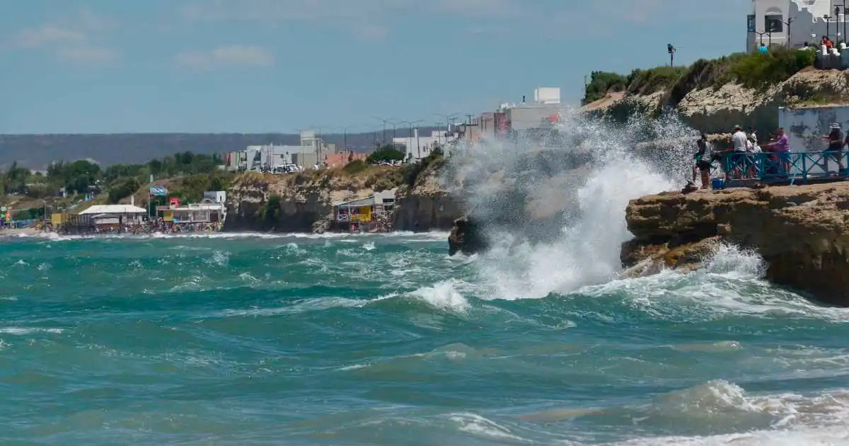 Alertan por mareas extraordinarias en Las Grutas: Recomendaciones para residentes y turistas