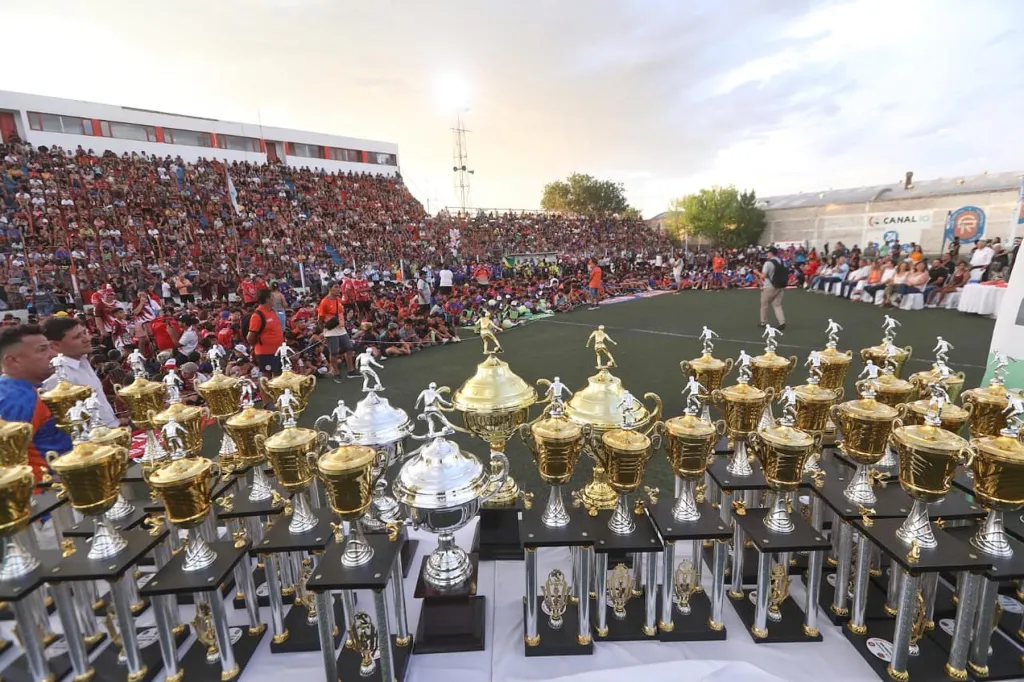 Se viene el Mundialito de Roca: la historia del campeón del mundo que pasó por el Luis Maiolino