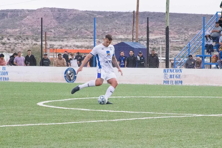 Salida inesperada y malestar: Jonathan Chacón se va en plena pretemporada del Deportivo Rincón