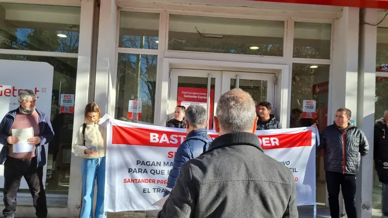 Volvió de una extensa licencia médica y un banco de la región lo despidió: qué resolvió la Justicia