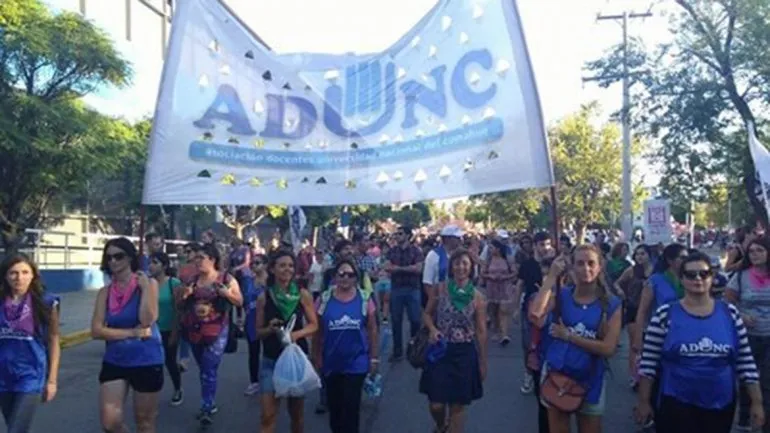 Paro de 48 horas en la UNCo afecta el inicio de clases: ADUNC confirmó la medida