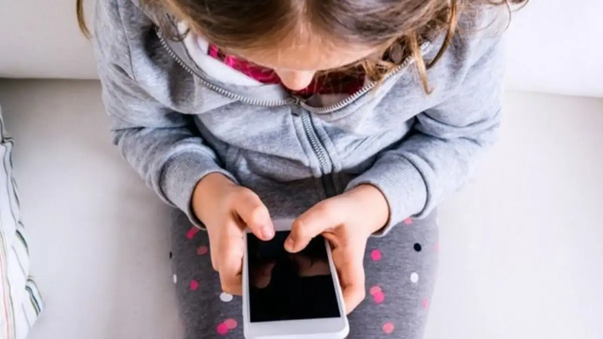 Detienen a un hombre por contactar a una menor a través de redes sociales