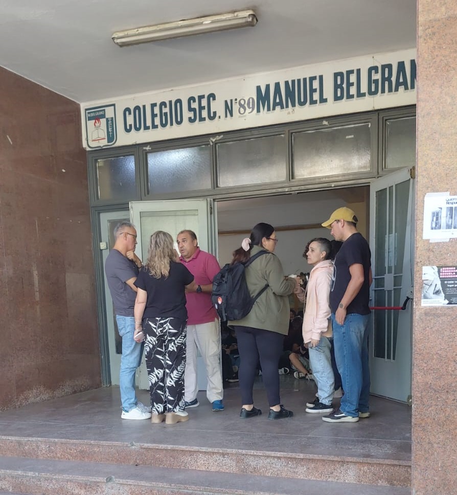 Sentada en Colegio Belgrano: más de 700 alumnos reclaman mejoras