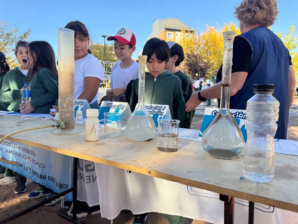 Semana del Agua: entre juegos y cuentos, así enseñan a cuidar el agua en Cipolletti