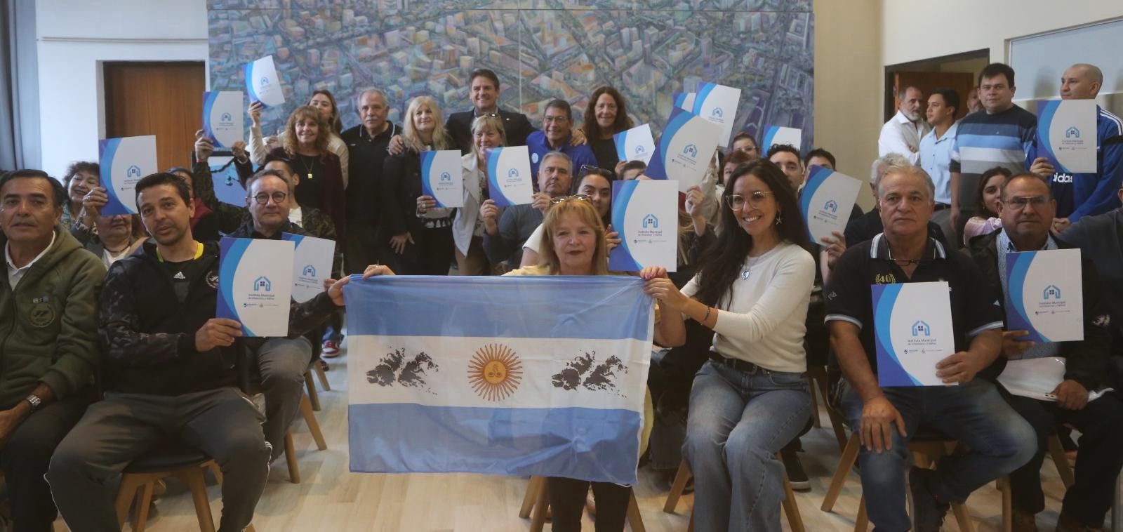 Neuquén reconoce a sus heroes: Gaido entregó lotes a veteranos de Malvinas