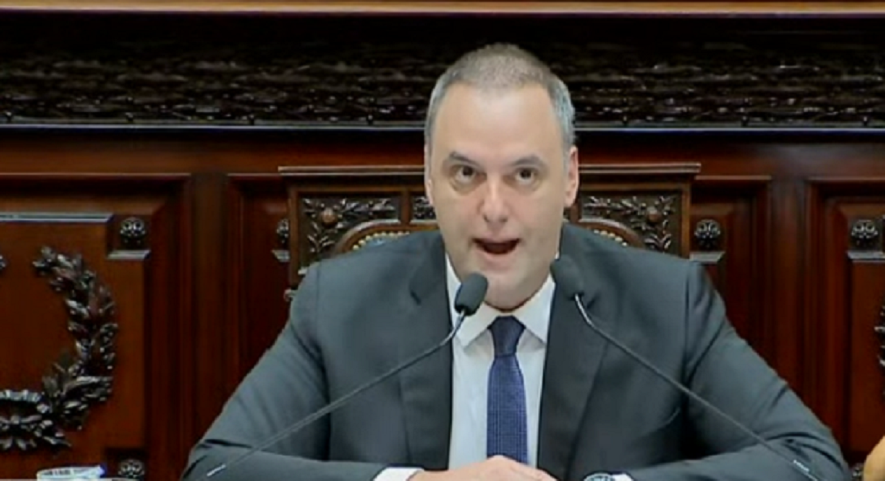 Manuel Adorni expone en Diputados en medio de la investigación judicial