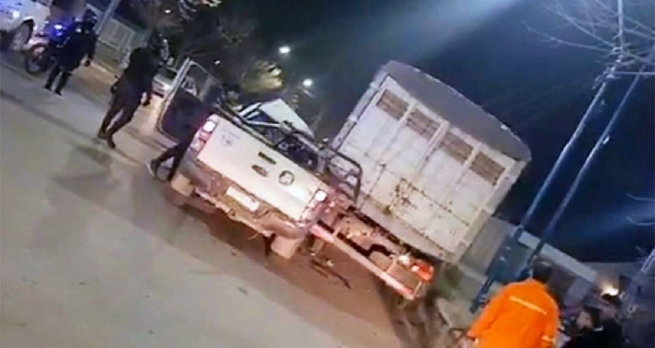General Roca: una camioneta municipal chocó contra un taxi y terminó impactando un camión