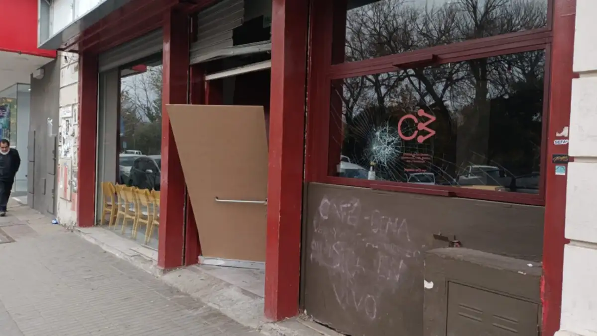 Intentaron robar en un local céntrico que funcionó como búnker libertario, pero fracasaron en el intento