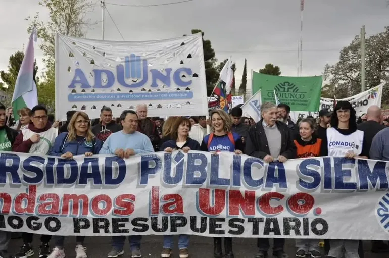 ADUNC inicia paro en la UNCo y exige cumplir la Ley Universitaria