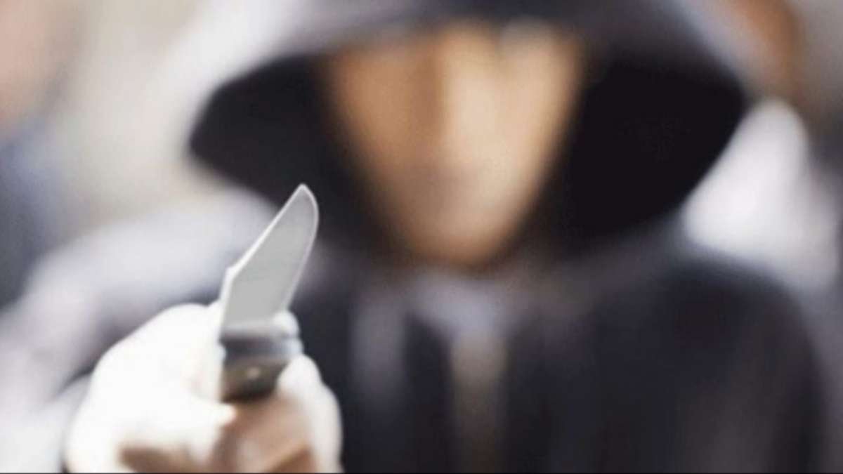 Atacó a dos hermanas de 17 y 10 años, tomó del cuello a la menor y la amenazó con una navaja