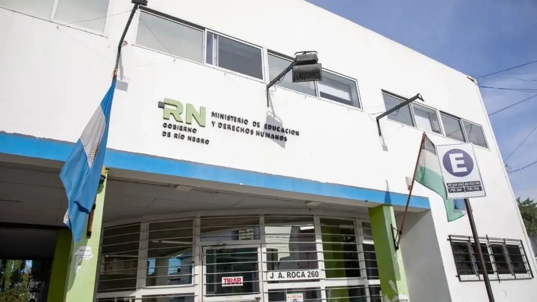 Pese al rechazo de la UNTER, el Gobierno de Río Negro liquidará el aumento del 4,18% a docentes